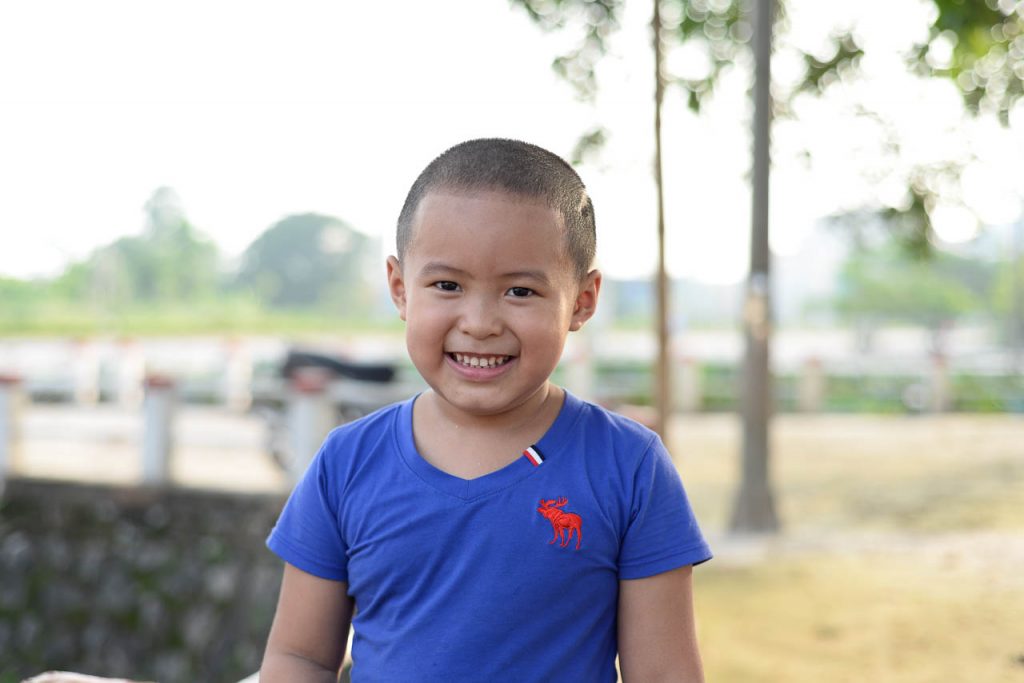 chup xoa phong 50mm 1.8D