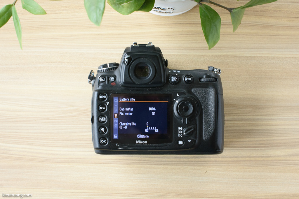 Cách kiểm tra pin máy ảnh Nikon D700
