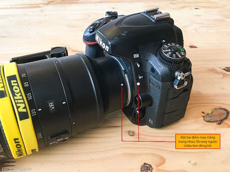 Hướng dẫn lắp ống kính trên Nikon D750