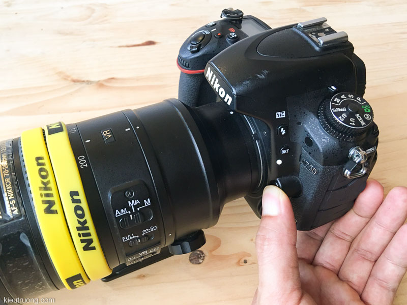Hướng dẫn tháo ống kính trên Nikon D750