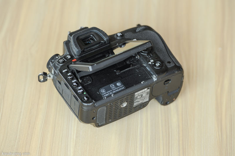 máy d750 cũ bị trầy sơn