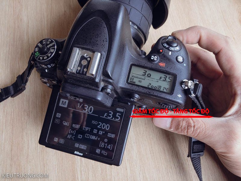 Cách điều chỉnh tốc độ màn trập của máy ảnh Nikon