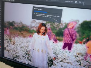 Tự động xoá người thừa trong ảnh bằng Photoshop