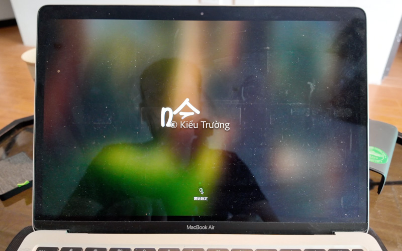 Sau khi Reset nhấn bắt đầu để cài đặt lại MacBook